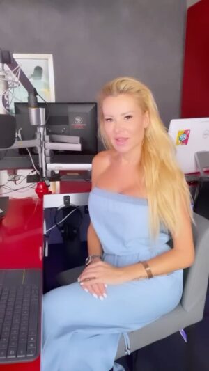 Élodie Bouche Instagram - TONIGHT ♾ STAY TUNED 11pm 🎵
@revolution935 

#dj #music #progressivehouse #producer #djproducer #musicproducer #femaledj #miamidj #miami #miamibeach #party #nightlife #nightclub #atist #love