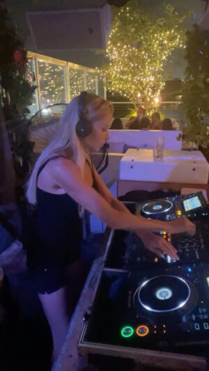 Élodie Bouche Instagram - #dj #music #producer #musicproducer #djproducer #femaledj #miamidj #nightclub #miaminightclubs #nightlife #miaminightlife #afrohouse #djlife #party #miamiparty #love #6sense