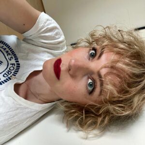 Eloise Mumford Instagram - i put on red lipstick just to read a book today.