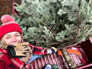 Eloise Mumford Instagram - i mean if you're not riding in the back of a pickup truck making sure your tree doesn't fall out, is it even christmas??