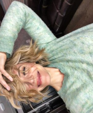 Eloise Mumford Instagram - shake it like a polaroid picture.