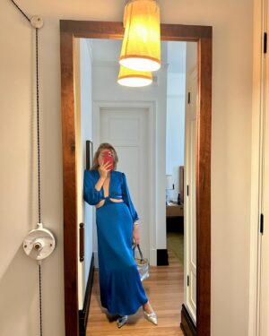 Eloise van Oranje Instagram - met de ladies op stap 💙 

ps dank je wel @steffi_mercie voor het uitlenen van de jurk en dat we het hele tripje foto’s mochten maken met je @canonnederland - want hoe mooi zijn deze foto’s!!! en voor iedereen die het wil weten: de jurk is van het merk david