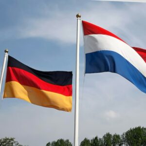 Eloy de Jong Instagram - „We vieren het Leven“ ist die erste Single in meiner 🇳🇱Muttersprache. Ich bin ja Holländer und habe bis jetzt mit C.I.T.A Englisch gesungen und sogar Spanisch für den südamerikanischen Markt – und jetzt 🇩🇪Deutsch natürlich. Aber noch nie auf Holländisch. Ab Freitag könnt ihr hören wie sich das anhört. Jetzt schon pre-saven! 🙏❤️ #newmusic #schlager #eloydejong 

Vrijdag komt mijn eerste nummer in het Nederlands uit. Na Engels en Spaans met boyband Caught in the Act en natuurlijk Duits nu eindelijk een lied in mijn moedertaal. 🇳🇱❤️ #wevierenhetleven #nieuwemuziek #moedertaal