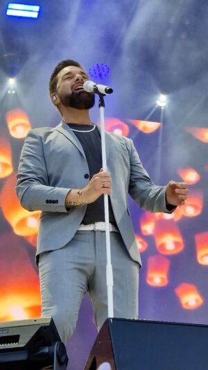 Eloy de Jong Instagram - Eine kurze Impression meiner Show bei der Schlagernacht am Kalkberg 2024! Wann hast du mich letztens LIVE gesehen? ❤️ #schlager 
#eloydejong

🇳🇱 Binnenkort toch maar eens in Nederland op gaan treden? ❤️ #wevierenhetleven 

Video: @eloydejong_support