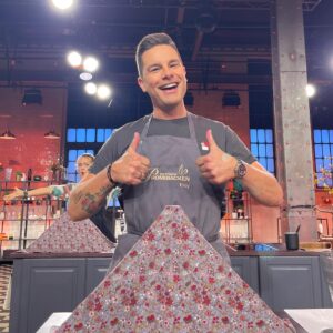 Eloy de Jong Instagram - Gutenmorgen! Wir sind bereit. Ihr auch?
.
.
.
Heute Abend @dasgrossebacken Osterspezial 20:15 @sat.1 ❤️🎂 #dasgrossebacken @christian_huembs @sarellax3 @sabrinamockenhauptofficial @lisa_feller_official @bettinaschliephakeburchardt @buergerlarsdietrich_official @eloydejong_support 

Vandaag om 20:15 op SAT1. Das große Promibacken Osterspezial! 🎂❤️ #heelhollandbakt #induitsland🇩🇪