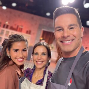 Eloy de Jong Instagram - Gutenmorgen! Wir sind bereit. Ihr auch?
.
.
.
Heute Abend @dasgrossebacken Osterspezial 20:15 @sat.1 ❤️🎂 #dasgrossebacken @christian_huembs @sarellax3 @sabrinamockenhauptofficial @lisa_feller_official @bettinaschliephakeburchardt @buergerlarsdietrich_official @eloydejong_support 

Vandaag om 20:15 op SAT1. Das große Promibacken Osterspezial! 🎂❤️ #heelhollandbakt #induitsland🇩🇪