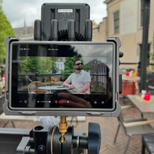 Eloy de Jong Instagram - Ich bin schon gespannt wie euch das Video für „We vieren het Leven“ gefallen wird. Was haltet ihr davon, wenn wir wieder eine YouTube Premiere planen? ❤️🎥 #neuemusik #wevierenhetleven 

We zitten midden in de montage voor de video voor mijn eerste Nederlandstalige nummer „We vieren het Leven“. Ik ben heel benieuwd hoe jullie m gaan vinden 🎥❤️ #nederlandstalig #neserlandstaligemuziek #moerstaal #ikhouvanholland @unitynl.nl @sterrennl @radiohalloo @radionlfm @ctm @jansmit