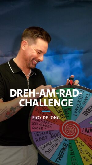 Eloy de Jong Instagram - Eloy wollte uns einfach NICHT zeigen 🤷‍♀️, was er mit seiner Zunge alles so kann! 😂 Schade auch. 😜 Na guuut … dafür hat er ‚nen flotten Entendance hingelegt! 🦆😎

Was sagt ihr zu Eloys Einsatz? 🤩👇
.
.
.
#eloydejong #Glücksrad #drehamrad #challenge #challengetime #ententanz #dancelover #funreel #SWR #swrschlager