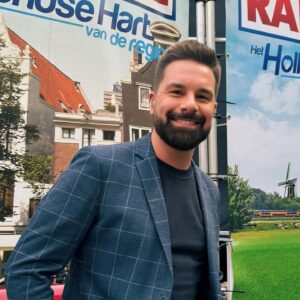 Eloy de Jong Instagram - Das war die @radionlfm Zomertour in Assen. Heute werde ich in Ahlen beim #ahlenerstadtfest auf der Bühne stehen. Ich hoffe trotz dem Fußballspiel viele von euch treffen zu können. See you later! ❤️ #schlager #konzert #ahlen @ctmentertainment @vosound_