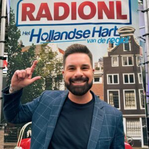 Eloy de Jong Instagram - Das war die @radionlfm Zomertour in Assen. Heute werde ich in Ahlen beim #ahlenerstadtfest auf der Bühne stehen. Ich hoffe trotz dem Fußballspiel viele von euch treffen zu können. See you later! ❤️ #schlager #konzert #ahlen @ctmentertainment @vosound_
