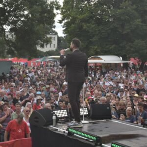 Eloy de Jong Instagram - Schlagerhammer 2024 in #oranienburg hat sehr viel Spaß gemacht. Danke wir toll ihr alle mitgefeiert habt. @schlager.radio vielen dank für die Einladung! ❤️ #schlagerhammer #schlagerradio #schlager #eloydejong @ctmentertainment @vosound_