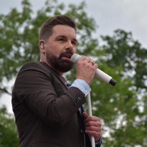 Eloy de Jong Instagram - Schlagerhammer 2024 in #oranienburg hat sehr viel Spaß gemacht. Danke wir toll ihr alle mitgefeiert habt. @schlager.radio vielen dank für die Einladung! ❤️ #schlagerhammer #schlagerradio #schlager #eloydejong @ctmentertainment @vosound_