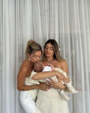 Elsa Dasc Instagram - Ensemble pour toujours 🌙🤍
J’ai attendu longtemps ce moment, et nous voilà enfin réunies. Toutes les deux marraines de nos premiers bébés 
Dress @shopcider bijoux @apmmonaco 
#APMgirls #APMmonaco ad