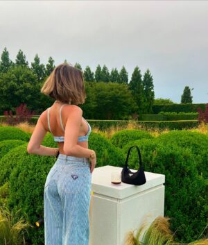 Elsie Hewitt Instagram - Camp Rock knees in the garden if u know u know