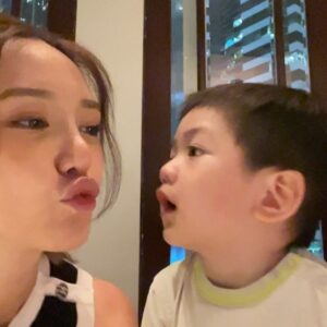 Elva Ni Chen-Xi Instagram - 本以為自己沒有力氣再慶祝生日
但原來有家人和好友的陪伴真的是幸福滿滿
是不是e人都這樣愛折騰   ( ๑‾̀◡‾́)σ” 
謝謝每一個你們送的祝福
我都收到了
感恩有你們🫶🏻
#forevergrateful