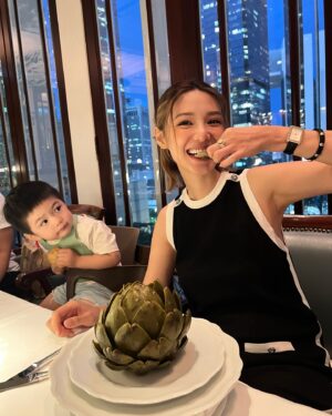 Elva Ni Chen-Xi Instagram - 本以為自己沒有力氣再慶祝生日
但原來有家人和好友的陪伴真的是幸福滿滿
是不是e人都這樣愛折騰   ( ๑‾̀◡‾́)σ” 
謝謝每一個你們送的祝福
我都收到了
感恩有你們🫶🏻
#forevergrateful