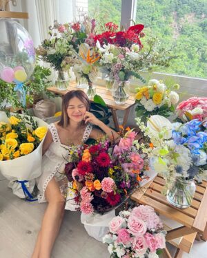Elva Ni Chen-Xi Instagram - 本以為自己沒有力氣再慶祝生日
但原來有家人和好友的陪伴真的是幸福滿滿
是不是e人都這樣愛折騰   ( ๑‾̀◡‾́)σ” 
謝謝每一個你們送的祝福
我都收到了
感恩有你們🫶🏻
#forevergrateful