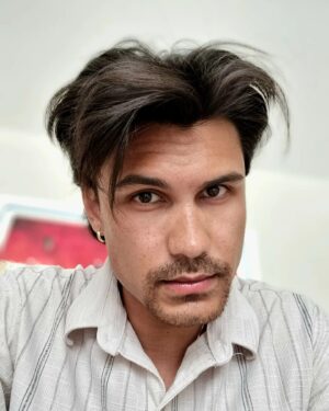 Elvis Esposito Instagram - Una mente piena non svuota il cuore ,
ma un cuore pieno svuota la mente.

Ps: non dimenticare mai di respirare!

🏴‍☠️🏴‍☠️🏴‍☠️