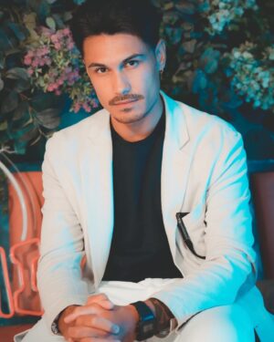 Elvis Esposito Instagram - Play the game and win ! 🏴‍☠️
ph @_micheleincarnatophoto_