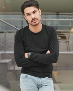 Elvis Esposito Instagram - "L'unico vero giudice della verità è il tempo." Pindaro.
🏴‍☠️🏴‍☠️🏴‍☠️

ph @hockobayashi_