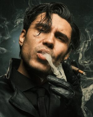 Elvis Esposito Instagram - Omicidio Assicurato 🎥🎬🏴‍☠️
ph @kobayashi_zen 
#cinemaindependente #cinema #film #attore 
#actor #cinemadautore #foto #fotografia 
#shooting #cinemaitaliano #light