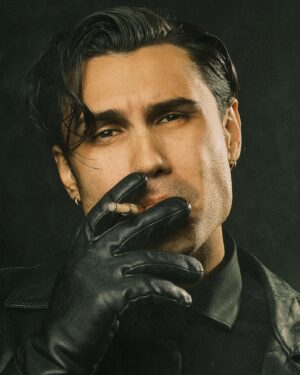 Elvis Esposito Instagram - Coming soon... Mr Pasqua 🎬🏴‍☠️🎥
ph @kobayashi_zen @casazen_art 
#attore #attoreitaliano #actorphotography #studioportrait #777luckyfish #worldviewmag #portraitphotography #littlerivermag #cinemaitaliano #forevermagazine #photocinematica #theportraitprOject #apricotmagazin #featuremeofh #taintedmag #somewheremagazine #magazine35mm #insomniamag #analoguevibes #theportraitbazaar #rebelmag #headspacemag #arlettemagazine #hellenmagazine#cinemaindependente #cinema #actor #film