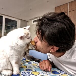 Elvis Esposito Instagram - Tante domande , tanti dubbi , per ora una sola certezza...
condividiamo un biscotto!