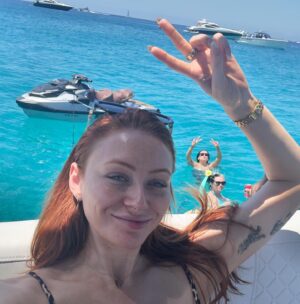 Elz The Witch Instagram - girls trip ❤️🛥️🏝️🦟