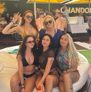 Elz The Witch Instagram - girls trip ❤️🛥️🏝️🦟