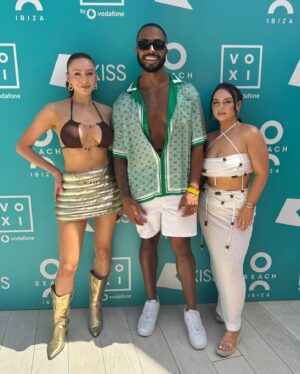 Elz The Witch Instagram - 30 Years of KISS in Ibiza 🎙️🏝️ another live radio show from O Beach in the bag 👏🏼🪩 

@kissfmuk 
@voximobile