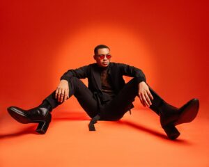 Emeka Nwagbaraocha Instagram - If you complain, I go tell you I be Gemini 

Outfit:  @kadi_zean 
Styling: @izu_udokwu 
Photo:  @saycheese.jpgs 

#BoyOnFire