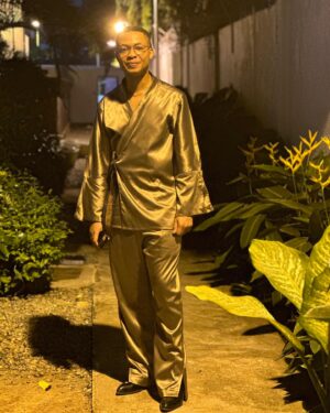 Emeka Nwagbaraocha Instagram - Was hosted to an Evening of drinks, food and good conversation.
A very big thank you @ngbritisharts for the Film Lab Africa initiative! 
Looking forward to this platform creating more opportunities for creatives in Nigeria and Africa at Large!!!

🥋: @10_elevenn 
Styling: @izuudokwu 

#BoyOnFire #FilmLabAfrica