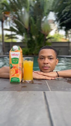 Emeka Nwagbaraocha Instagram - There’s a saying
“If you don’t chop life, life will chop you”
Always find time to relax and enjoy the fruits of your hands and Make sure you have a pack of Chivita with you to make the experience wholesome!
.
Btw The #EveryOneHasAChivita Challenge is still on.
Do not forget to tag me & @chivitajuices when you post to be one of the lucky winners
• 
🎶Choplife by @official_stanley_music 

#EveryOneHasAChivita #chivitalifestyle
#BoyOnFire
