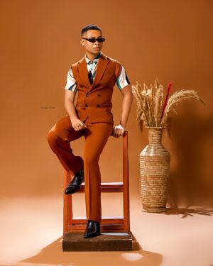 Emeka Nwagbaraocha Instagram - They say the reward for hard work is More work.
Now time to put in even more work 🙏🏼

Outfit: @izuudokwu
Stylist: @izu_udokwu
Photography: @thomfelix_concept

#tfaa17 
#BoyOnFire
#Emergence