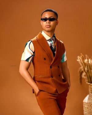 Emeka Nwagbaraocha Instagram - Just getting Started… We dey come…

Outfit: @izuudokwu
Stylist: @izu_udokwu
Photography: @thomfelix_concept

#TFAA17
#BoyOnFire
#TheFuture 
#Emergence