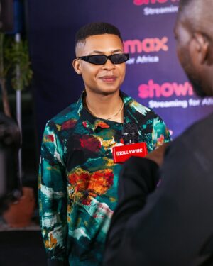 Emeka Nwagbaraocha Instagram - Smallie wey dey Mighty…

An Evening with @showmaxnaija 

Styled by @izuudokwu 
Photo by  @dejisamuel_ 

#BoyOnFire
