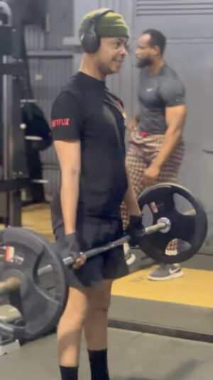 Emeka Nwagbaraocha Instagram - It’s been ONE month since I started my workout Journey and I haven’t been as consistent on Anything as I’ve been on this, Like the song says I carry am for head like GELE. Earlier on this journey I was working towards “a goal” but currently I realise that this is for me, this is a step towards something that I’ll carry with me for the rest of my life. 

One thing I’ve learnt from this journey tho, is to JUST SHOW UP once you’re in the gym, you must do something at least and every input counts. I’m glad I started and I ask for grace to continue at it. 

Enjoy this little clip of PAINS, FAILURES PROCESS and Ultimate GROWTH.

TRAINER: @ipheeoluwa 
Music: GELE by @iambadmanq 
#BoyOnFire #Fitness #fitnessmotivation #fitfam #ifitness #Gele