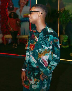 Emeka Nwagbaraocha Instagram - Smallie wey dey Mighty…

An Evening with @showmaxnaija 

Styled by @izuudokwu 
Photo by  @dejisamuel_ 

#BoyOnFire