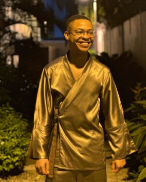 Emeka Nwagbaraocha Instagram - Was hosted to an Evening of drinks, food and good conversation.
A very big thank you @ngbritisharts for the Film Lab Africa initiative! 
Looking forward to this platform creating more opportunities for creatives in Nigeria and Africa at Large!!!

🥋: @10_elevenn 
Styling: @izuudokwu 

#BoyOnFire #FilmLabAfrica