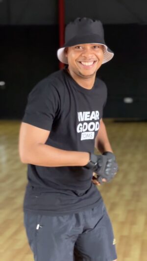 Emeka Nwagbaraocha Instagram - Men Mount!!! 🏋️‍♂️💪🏻

If anyone is troubling you in your area and you need to call boys for them, kindly CALL ME!!!
I am BOYS!!!

#BoyOnFire #fitness #Fun

Ps: I do not own the rights to this Song
