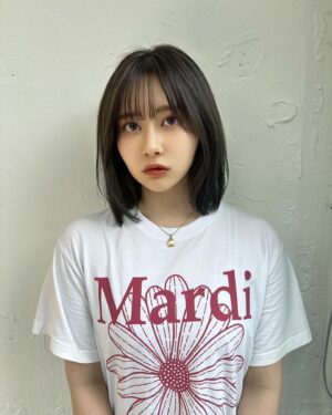 Emi Ōmatsu Instagram - めちゃくちゃ久しぶりに
だいちゃんに髪の毛暗くしてもらいました🫶
ど…？