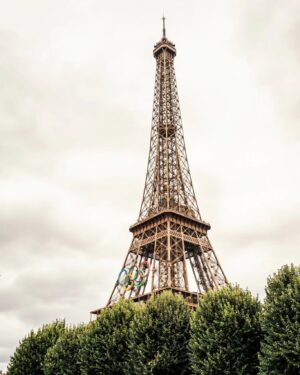 Emilia Attías Instagram - París! Lo dimos todo! 🫶

Lo que vivimos estos días acá, fue INCREIBLE.
Vivir los @juegosolimpicos desde adentro, es una experiencia que nunca se olvidará en mi memoria. La adrenalina del desafío, la euforia de la gente, la magia de ese poder en el aire que emana la destreza humana en su máxima potencia. Sumado a vivirlo con amigxs, y disfrutando de todos los spots que armó @corona_argentina por distintos lugares durante estos días, para agasajarnos con un París, chill, delicioso, divertido, y con los sunsets más mágicos de la ciudad 🙌

Como cierre, la ceremonia de clausura, que a todxs nos dejó maravilladxs, imagínen lo que fue verla en vivo. No lo pude resumir en un video! 🤭

Deslicen para ver un poquito de todos estos días espectaculares por acá!

Bisousss a este equipo de amigxs con lxs que me tocó compartir esta experiencia! @rochi_igarzabalok
@vicdalee @nicomarinb y team Corona 🫶⚡️ lo dimos todo en París!

#goldenmoments