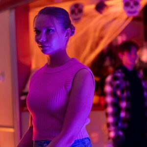 Emilia McCarthy Instagram - “Impulsive choices lead to chaos.”📱

@emiliaamccarthy is Lilly Gladwell in #FoundersDay 🇺🇸🩸Only in theaters 1.19.24.