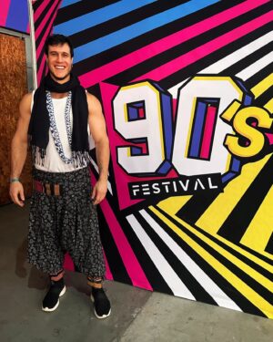 Emiliano D'Ávila Instagram - Festival com Timbalada, É o tchan e Daniela Mercury na mesma noite e essa galera massa da máfia do dendê pra curtir junto é ou não é Carnaval de Salvador em pleno inverno do Rio?!

Obrigado:
@90s_festival
@peck_oficial
@andreamecenas
@cseventos
@sampaio_carol
@micheldiamant
@leomarcal
@lulyb

Foto1: @rmulo.ft

#baianidade