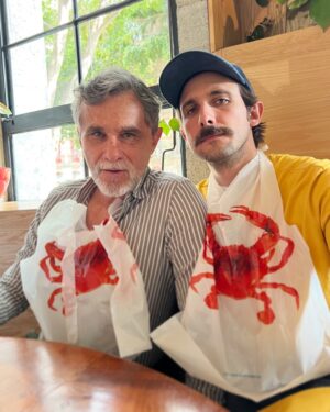 Emiliano Zurita Instagram - Cuando forcé a @zuritahm a usar un babero de 🦀