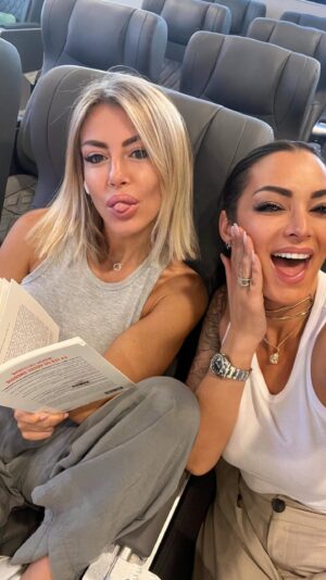 Émilie Nef Naf Instagram - Let’s go to Greece! 🇬🇷 #TravelGoals #GreekAdventures