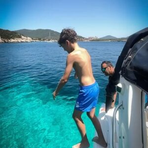 Émilie Nef Naf Instagram - Les vacances,l’amour et la famille réunis ❤️🌴 

#mesbébés #VacancesEnFamille #AmourInfini
