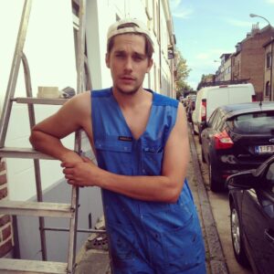 Emilien Vekemans Instagram - le cinéma ça endette le bon côté c'est que j'ai pu mettre une salopette