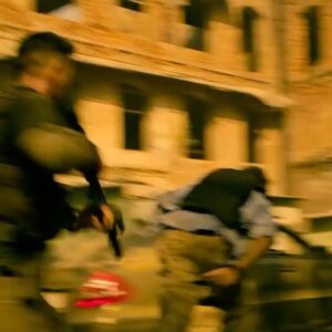 Emilio Insolera Instagram - It is tomorrow, Friday April 24th, our friend Sam Hargrave @reelkicksam ’s big day: his first directorial debut film EXTRACTION with @chrishemsworth is coming out on @netflix - totally action packed film with fight choreographies done wildly with no green chroma or special effects, so typical of Sam! This time from his point of view! Be sure to have a pot behind you, in case your mind gets blown away. Let’s watch it! 🇺🇸 È domani, venerdì 24 aprile, grande giorno per il nostro amico Sam Hargrave @reelkicksam: il suo primo film come regista, EXTRACTION con @chrishemsworth uscirà su @netflix - film totalmente d'azione con coreografie di combattimento fatte selvaggiamente senza supporto di chroma verde o effetti speciali, così tipico di Sam! Questa volta dal suo punto di vista! Guardiamolo!🇮🇹