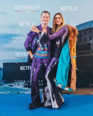 Emilio Insolera Instagram - Complimenti a @netflixit per l'eccellente impegno a garantire l'accessibilità universale, dall'accoglienza degli ospiti con interpreti LIS alla proiezione del film con sottotitoli e audiodescrizioni.

Il segreto del cambiamento è concentrare la tua energia non nel combattere il vecchio, ma nel costruire il nuovo.

@emilioinsolera @carolainsolera @anainsolera  @es_pr_communication @e_schmeidler @dhruvkapoor Crediti @virginiabettoja /Netflix